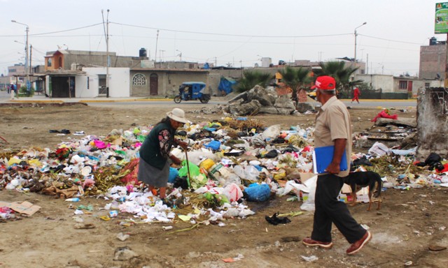 Chimbote Basural Pone En Riesgo La Salud De Los Vecinos Del Pueblo