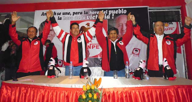 Lombardo Mautino y sus candidatos realizaron multitudinaria marcha en