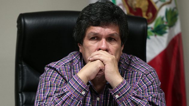 Admitió que sí entregó artefactos al culminar la ceremonia por el Día de la Mujer, en el coliseo Paul Harris. foto: peru21.pe