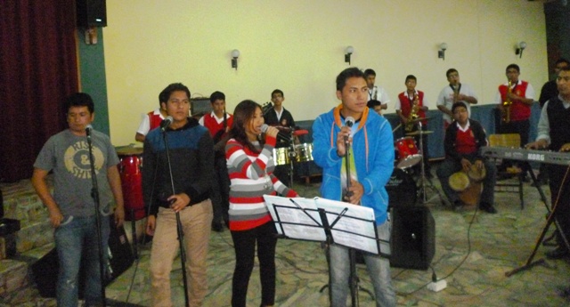 Foto: Ensayo de Orquesta del colegio Mundo Mejor y alumnos de Bel Canto