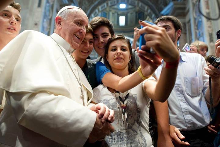 Papa Francisco pide atender a los jóvenes.