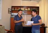 Alcalde entregó donación que junto a funcionarios de la comuna lograron recolectar.