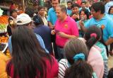 El candidato por El Maicito visitó a los comerciantes del mercado La Perla.