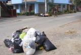 Así está la basura en el distrito de Nuevo Chimbote pues los camiones recolectores están malogrados.