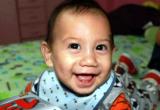 Este pequeño es el bebé Adrianito Cueva, de apenas 1 año 4 meses. Fue arrebatado de los brazos de su madre anoche frente al Banco Continental, por dos sujetos. Ayúdennos a encontrarlo.