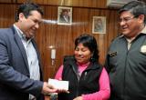 La humilde comerciante Olinda Ramírez quien encontró a la niña Vayoleth, recibió la recompensa de 20 mil soles.