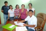 Firma de convenio entre el alcalde de Cambio Puente y el Instituto Pachamama.