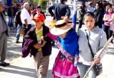 Personas de avanzada edad así como electores con discapacidad acudieron desde muy temprano a emitir su voto en la ciudad de Huaraz.