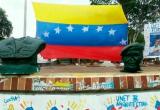 Esta foto ha dado la vuelta al mundo a través de las redes sociales. Muestra una estatua de Hugo Chávez decapitada. (Foto: Twitter)