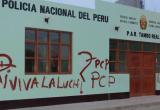 Esta madrugada aparecieron pintas subversivas en la pared de la nueva comisaría de Tambo Real.