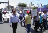 Trabajadores de Essalud Chimbote protestaron con un cortejo fúnebre.