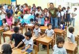 Alumnos de la institución educativa Nuevo Horizonte en acto de entrega de donativo.
