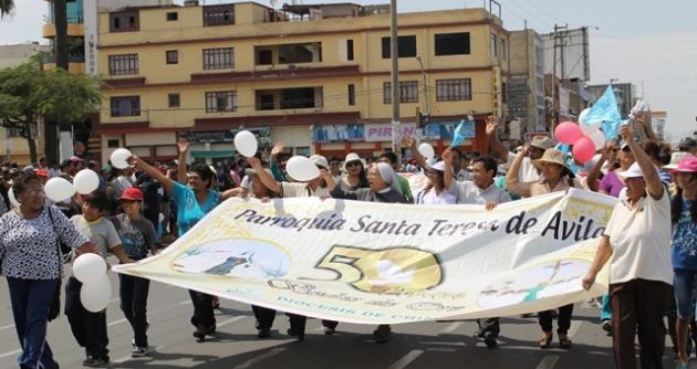 Participaron las comunidades parroquiales e instituciones educativas.