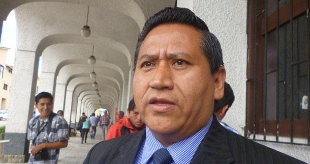 A través de abogado presenta demanda y dice que no dará marcha atrás.