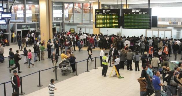 El 26,6% de peruanos que salieron al extranjero tienen entre 30 y 39 años de edad.