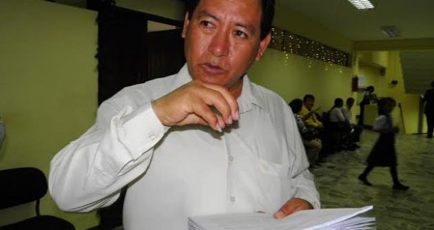 Abogado Alex Quiñónez asegura que hay doble cobro, exacción ilegal y peculado.