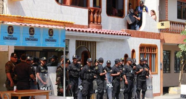 La esposa de César Álvarez y sus hijos estuvieron presentes en allanamiento de su vivienda. Foto: RPP
