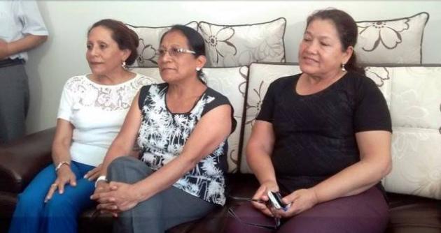 La rectora le pidió al parlamentario dedicarse a legislar.