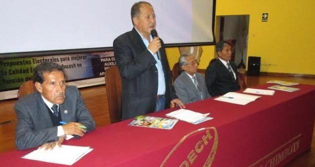 Arturo Torres Calderón se reunió con representantes del sector educación. (Foto: Prensa El Maicito)
