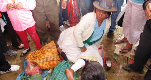 Humilde mujer proviene de Huaraz y llega a Chimbote para vender sus productos.