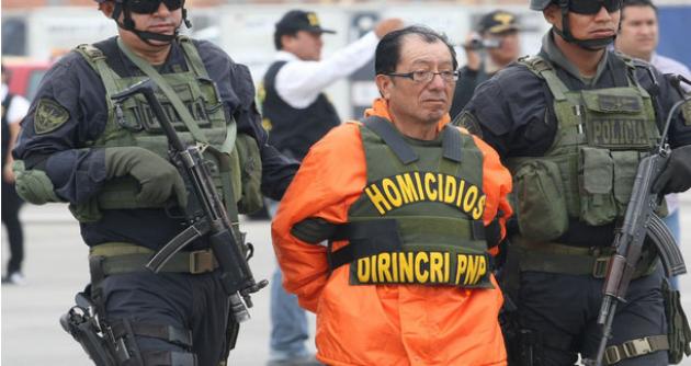 Juan Espinoza, conocido como Caballito Justiciero cuando era trasladado a la Dinincri en Lima.(Foto: Chimbotenlinea.com)