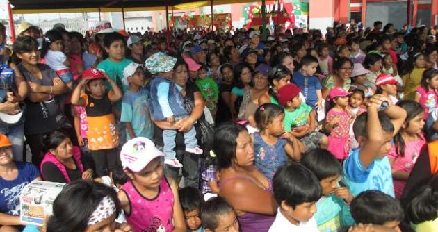 Show navideño con chocolatada incluida se realizó en estadio Centenario.