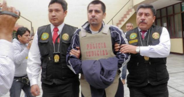 El periodista no respondió a ninguna de las preguntas de los hombres de prensa.