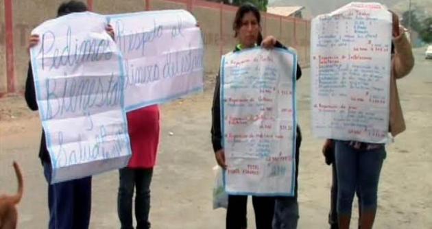 Protesta de los padres de familia del colegio "Eduardo Ferring" de Coishco.