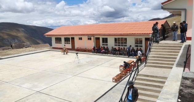 La minera Antamina y la comunidad de Bramadero en Huallanca, han hecho posible el mejoramiento del colegio N° 32671.