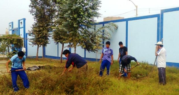 Jornada de limpieza en colegio San Jacinto.