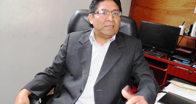 El decano de los abogados en Chimbote, Sabino Ponce, se solidarizó con el fiscal Fernando Montoya.