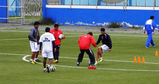 Galvistas entrenaron hoy en Polideportivo de Bruces.