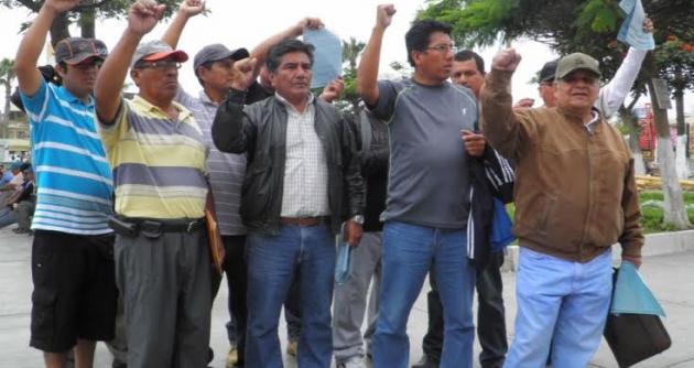 Los trabajadores despedidos de Chinecas protestaron contra Juan Chuiz.