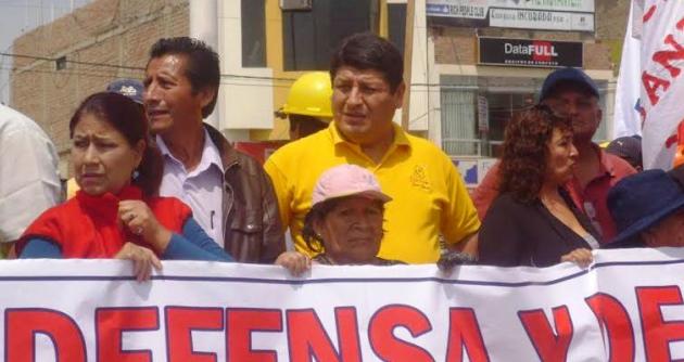 Jaime Domínguez Franco, titular de la Diretra, justificó su presencia en la marcha aduciendo que fue invitado por "las masas" a participar de la movilización.