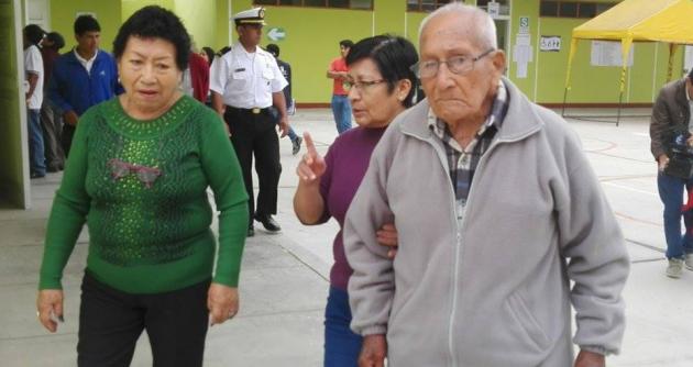 Don José Beltran, el elector más longevo de Chimbote y Ancash. (Foto Lindberg Cruzado)