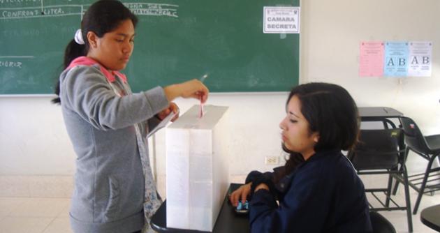 ONPE recuerda importancia de promover en las elecciones internas partidarias la participación de los jóvenes y de las mujeres.