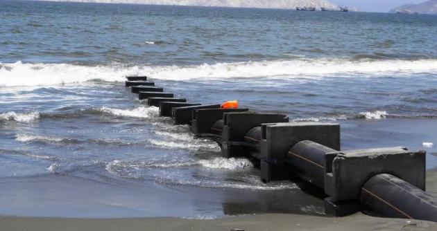 La instalación del emisor submarino de más de 9 km. de largo es la primera etapa para la recuperación de la Bahía de Chimbote.