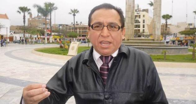 Decano del Colegio de Químicos Farmacéuticos de la provincia del Santa, Esteban Cacha Salazar.