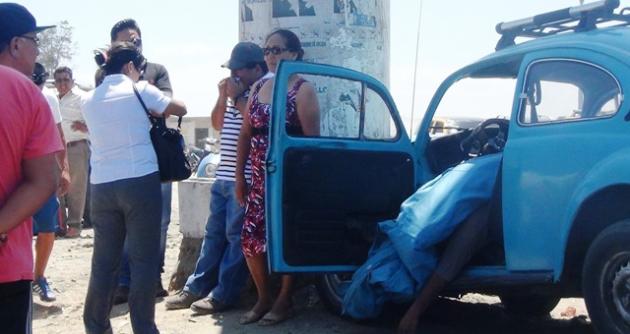 Roberto Chung Cuba de 55 años encontró trágica muerte al estrellar su volkswagen contra la base de concreto de un panel publicitario, a la altura del restaurante El Mirador.