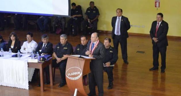 Fiscal de la Nación, José Peláez Bardales, en audiencia pública en Chimbote.