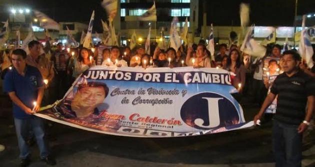 Anoche en vigilia simpatizantes de Juntos por el Cambio, pidieron la liberación de su lider, Juan Calderón.