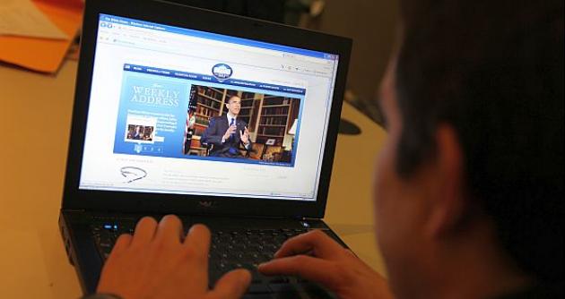 Población de 12 a 24 años de edad son los principales usuarios de Internet. Foto: El Comercio