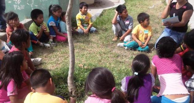 Alumnos del Instituto Superior Pedagógico entregan dos horas del domingo a favor de los niños.