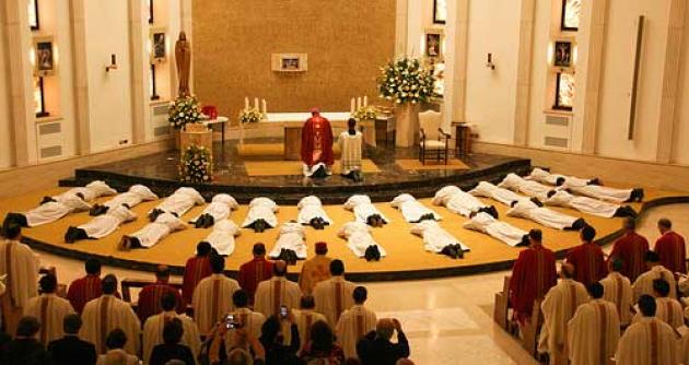 La congregación protegida por Juan Pablo II fue obligada por Benedicto XVI a refundarse.