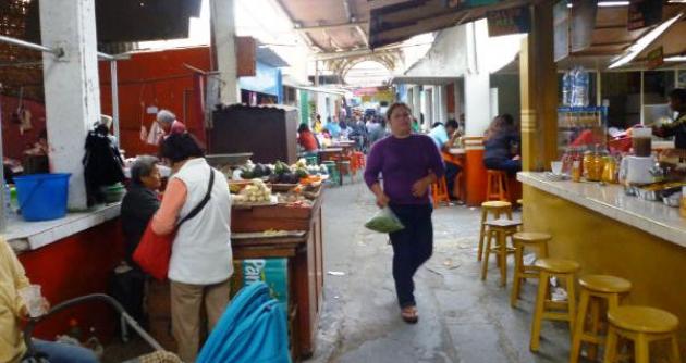Preocupación en los 180 comerciantes del mercado Alfonso Ugarte.