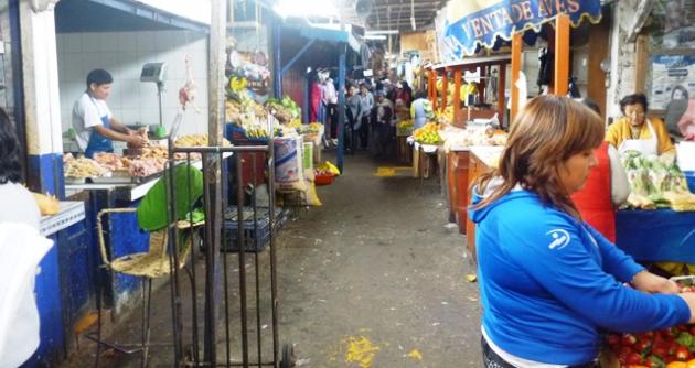 389 comerciantes del mercado modelo en deuda con el municipio.