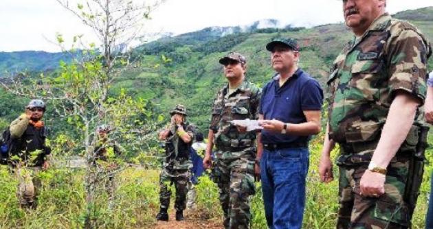 Ministro del Interior Wilfredo Pedraza en zona cocalera de Huánuco. (Foto Andina)