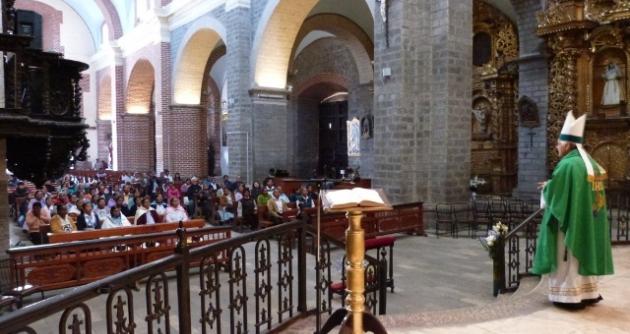 Arzobispo de Ayacucho habla sobre caso de sacerdote denunciado por abuso sexual.