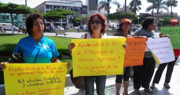Mujeres chimbotanas piden aprobación de la Ley de Alternancia de Género.