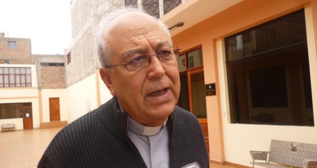 Obispo de la Diócesis de Chimbote dijo que lo sancionaría si sacerdote postula.